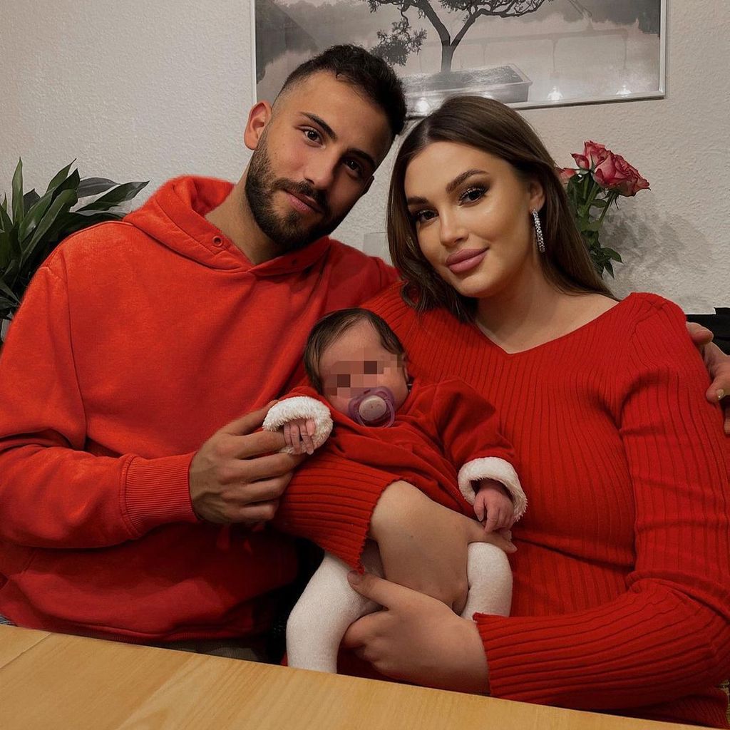 Influencerin Deniske Mski (r.) mit ihrer Familie