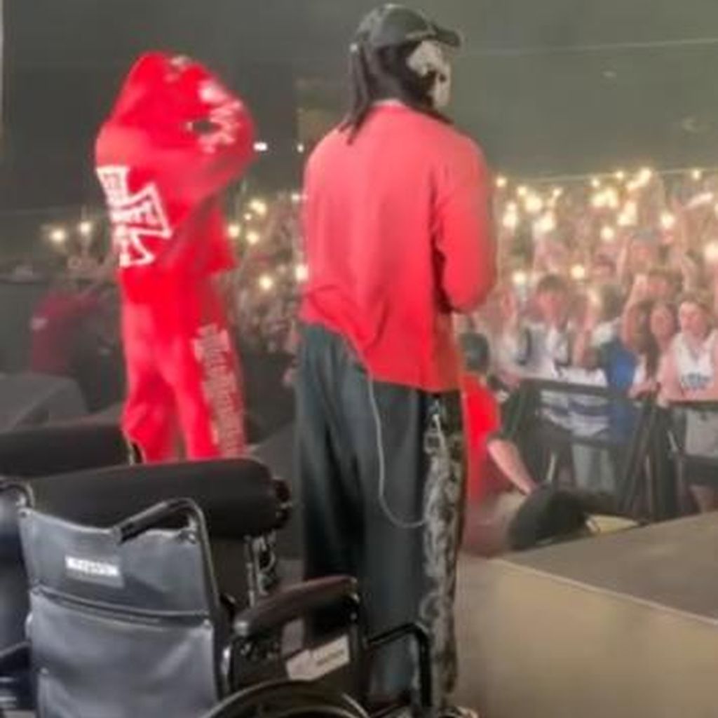 Offset kommt bei erstem Gig nach Schussverletzung im Rollstuhl auf die Bühne