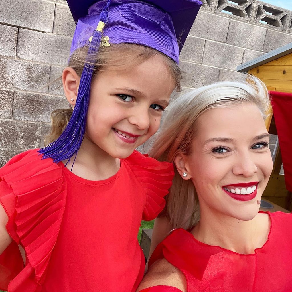 Oksana Kolenitchenko mit ihrer Tochter Arielle