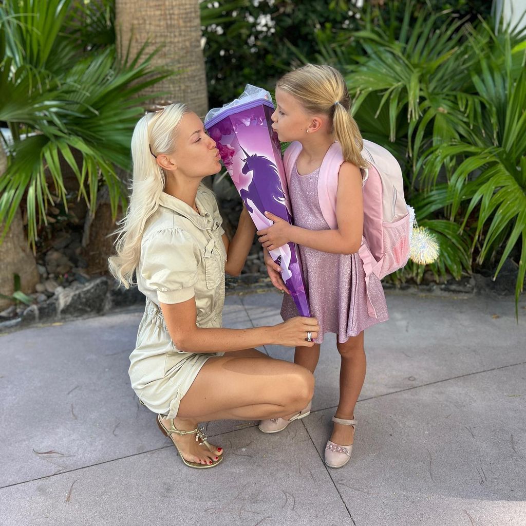 Oksana Kolenitchenko mit ihrer Tochter Arielle