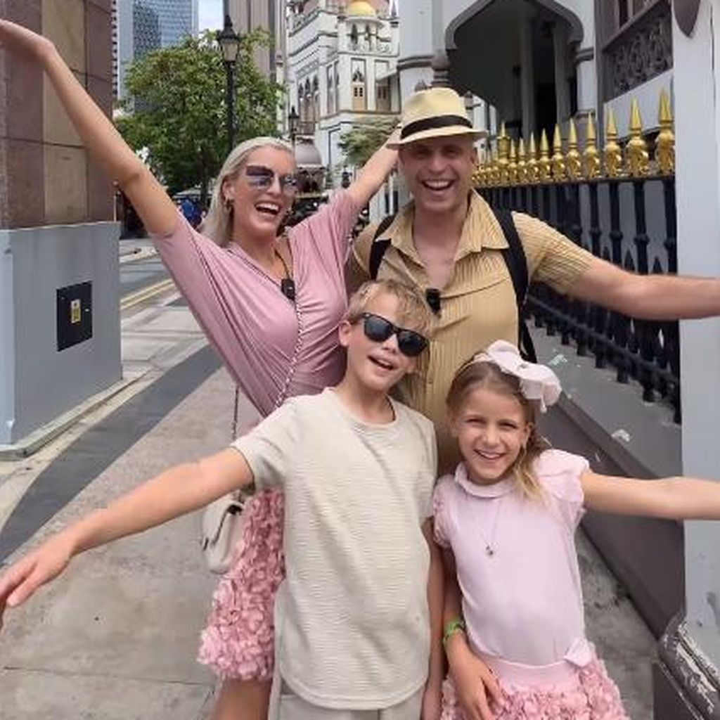 Oksana Kolenitchenko mit Ehemann Daniel und ihren Kids Milan und Arielle