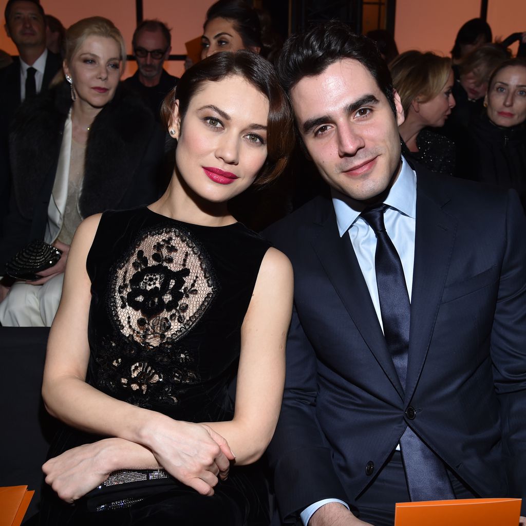 Olga Kurylenko und Ben Cura bei einer Fashion Show in Paris im Januar 2017