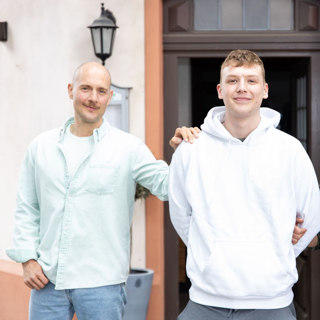 Oli P., sein Sohn Ilias Petszokat und Tatiani Katrantzi im Mai 2021