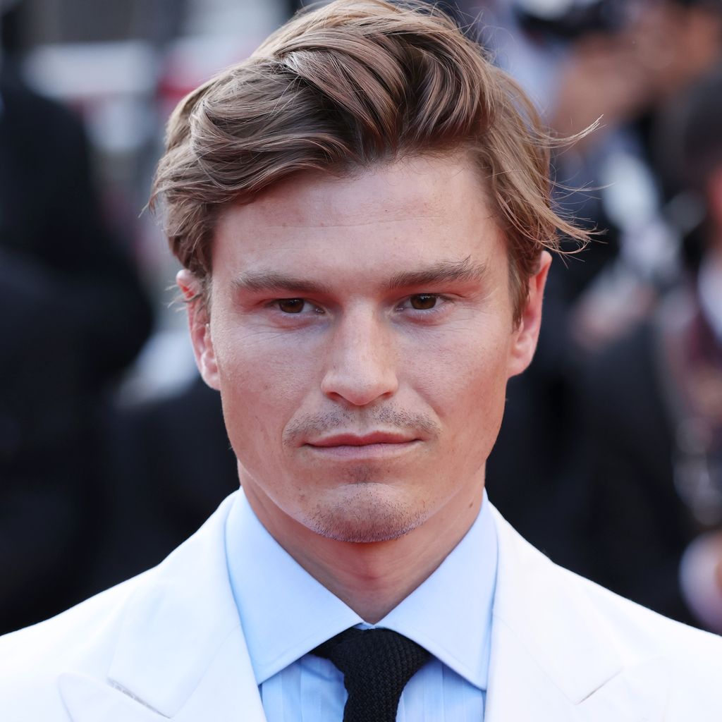 Oliver Cheshire, Model