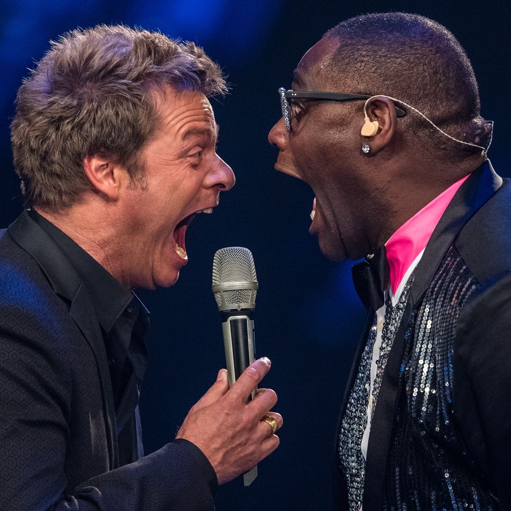 Oliver Geissen und Alphonso Williams in einer DSDS-Liveshow