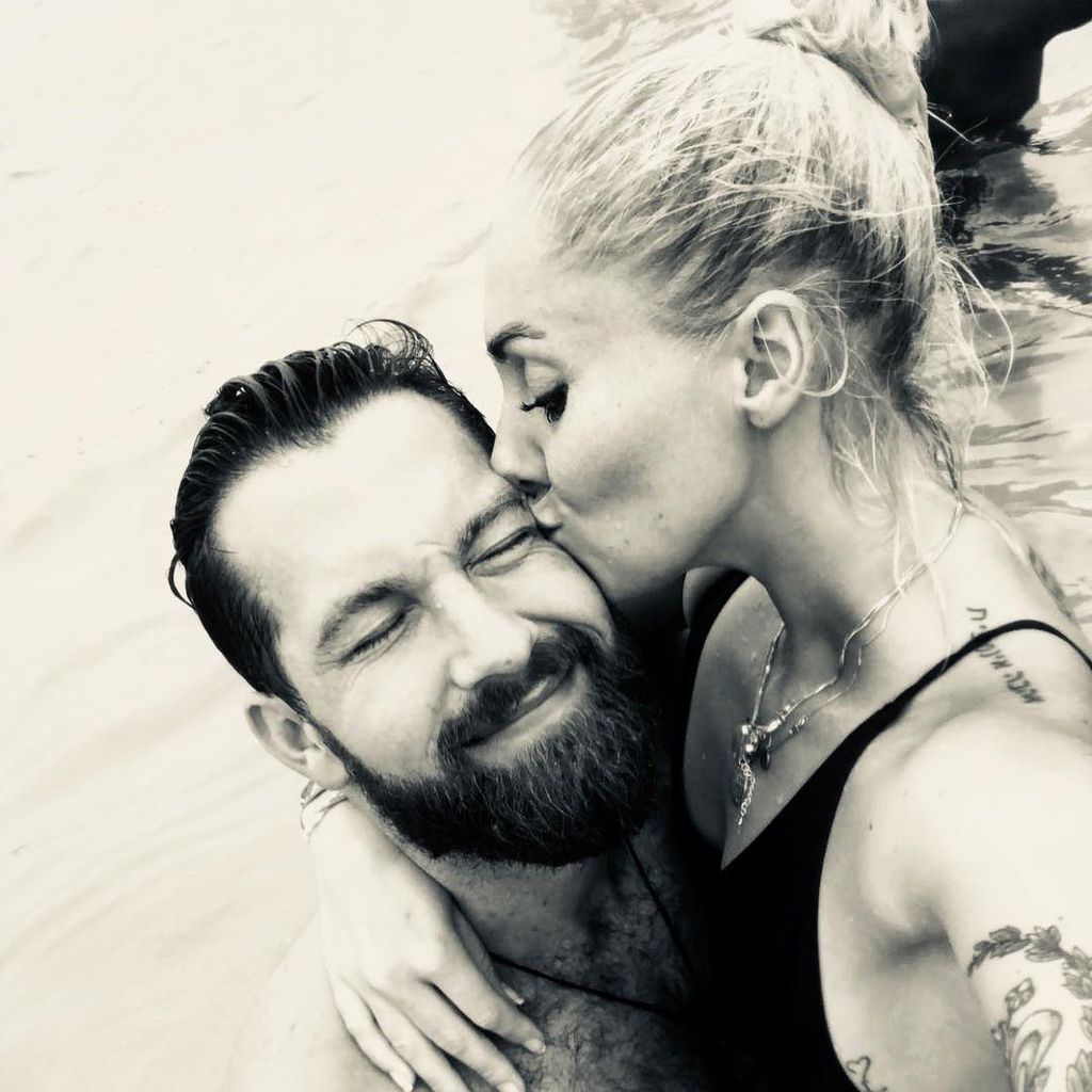 Oliver Sanne mit seiner Verlobten Jil