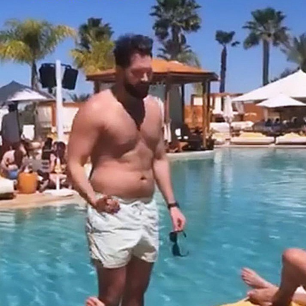 Oliver Sanne am Pool