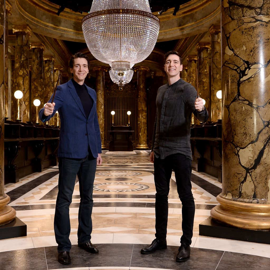 Oliver und James Phelps als Fred und George Weasley
