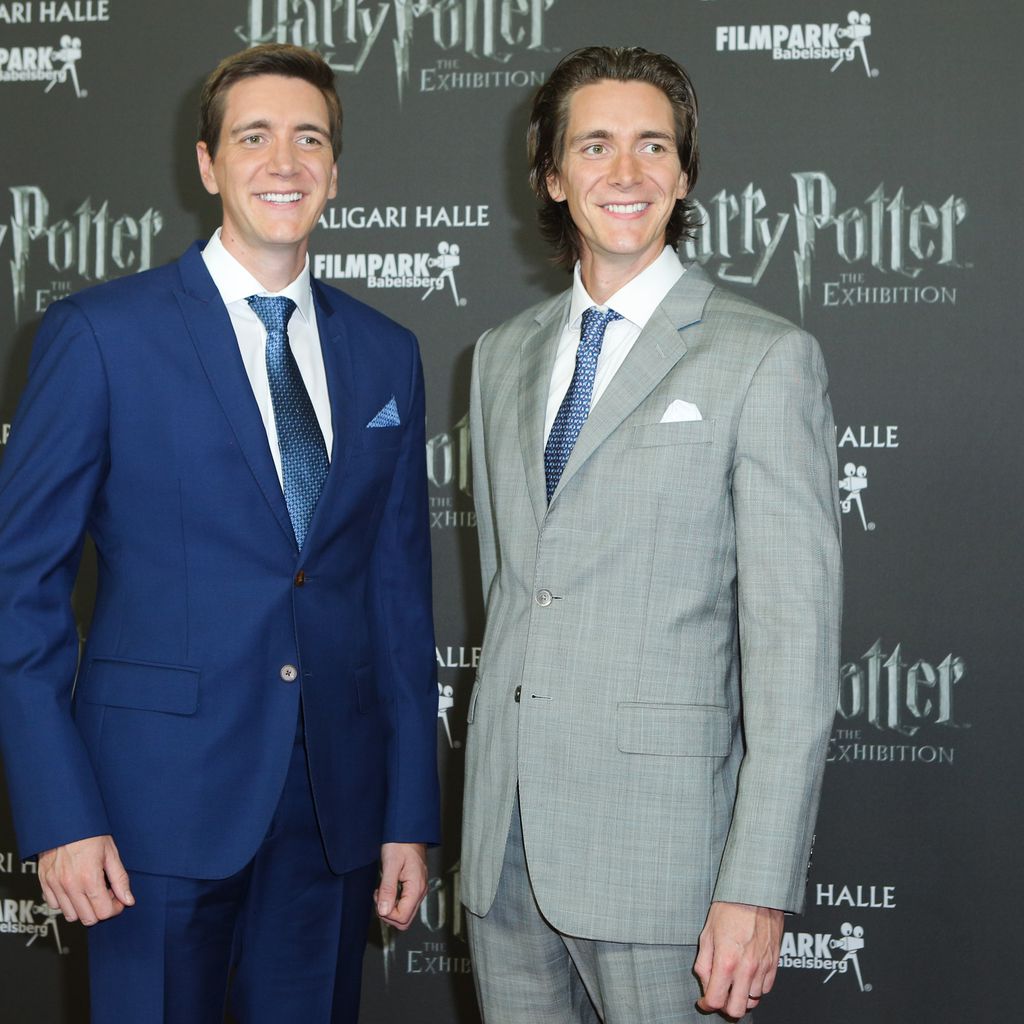 Oliver und James Phelps bei der "Harry Potter"-Ausstellung in Potsdam