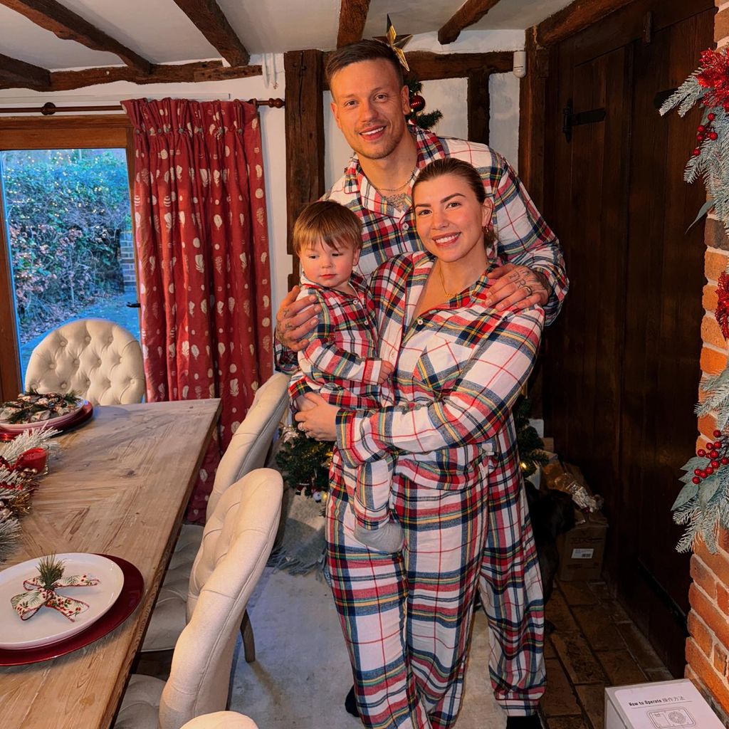 Olivia Bowen, Alex Bowen und ihr Sohn Abel, 2023