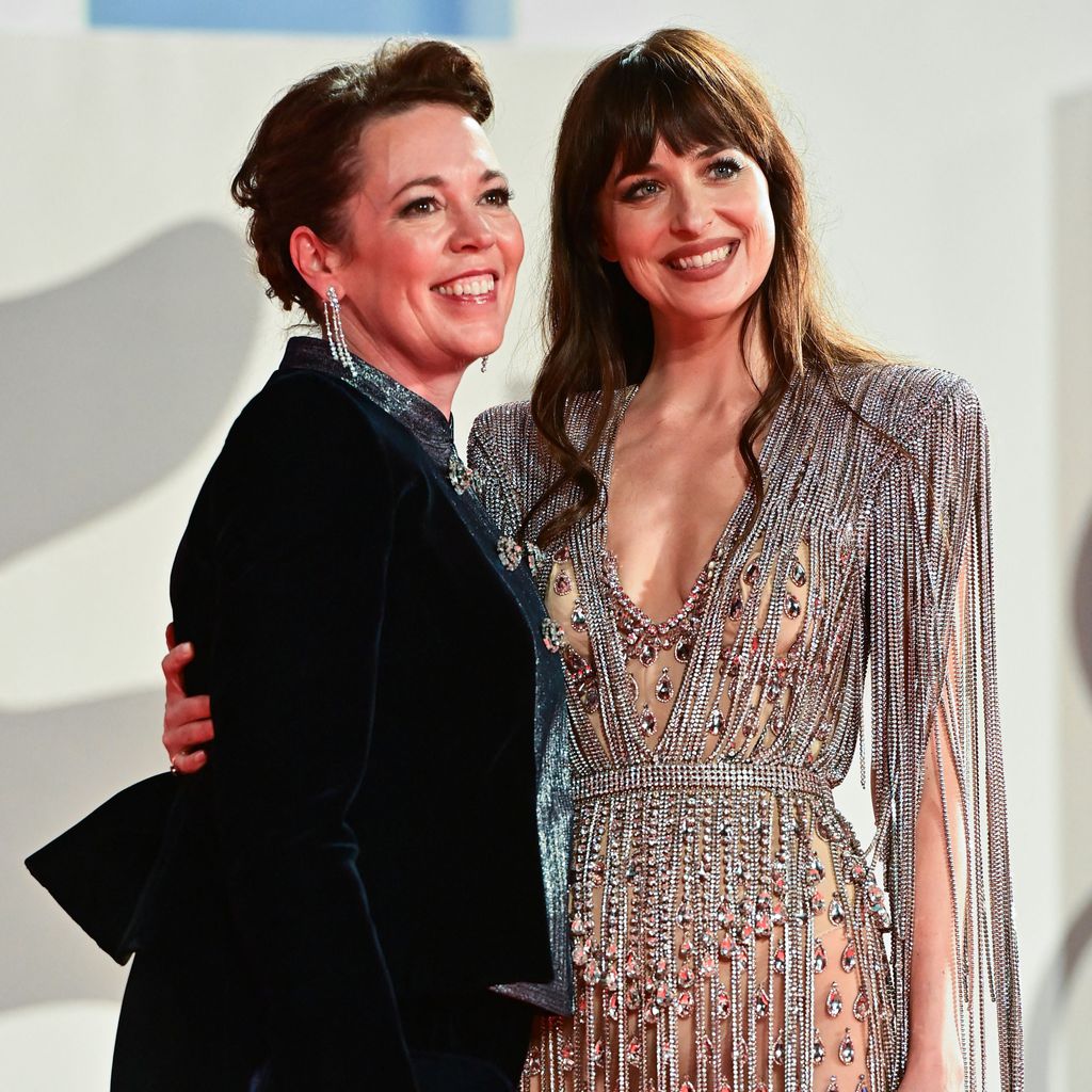 Olivia Colman und Dakota Johnson im September 2021