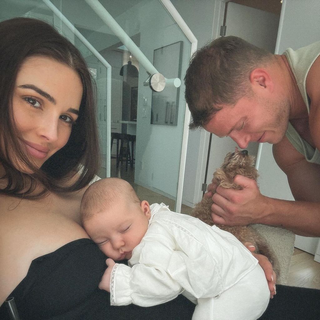Olivia Culpo und Christian McCaffrey mit Tochter Colette und ihrem Familienhund