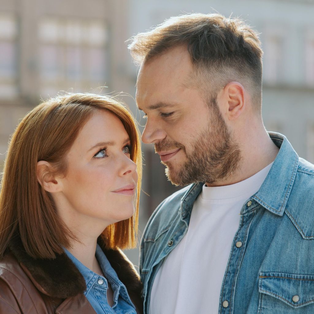 Olivia Marei ("Toni Ahrens") und Patrick Heinrich ("Erik Fritsche") bei GZSZ