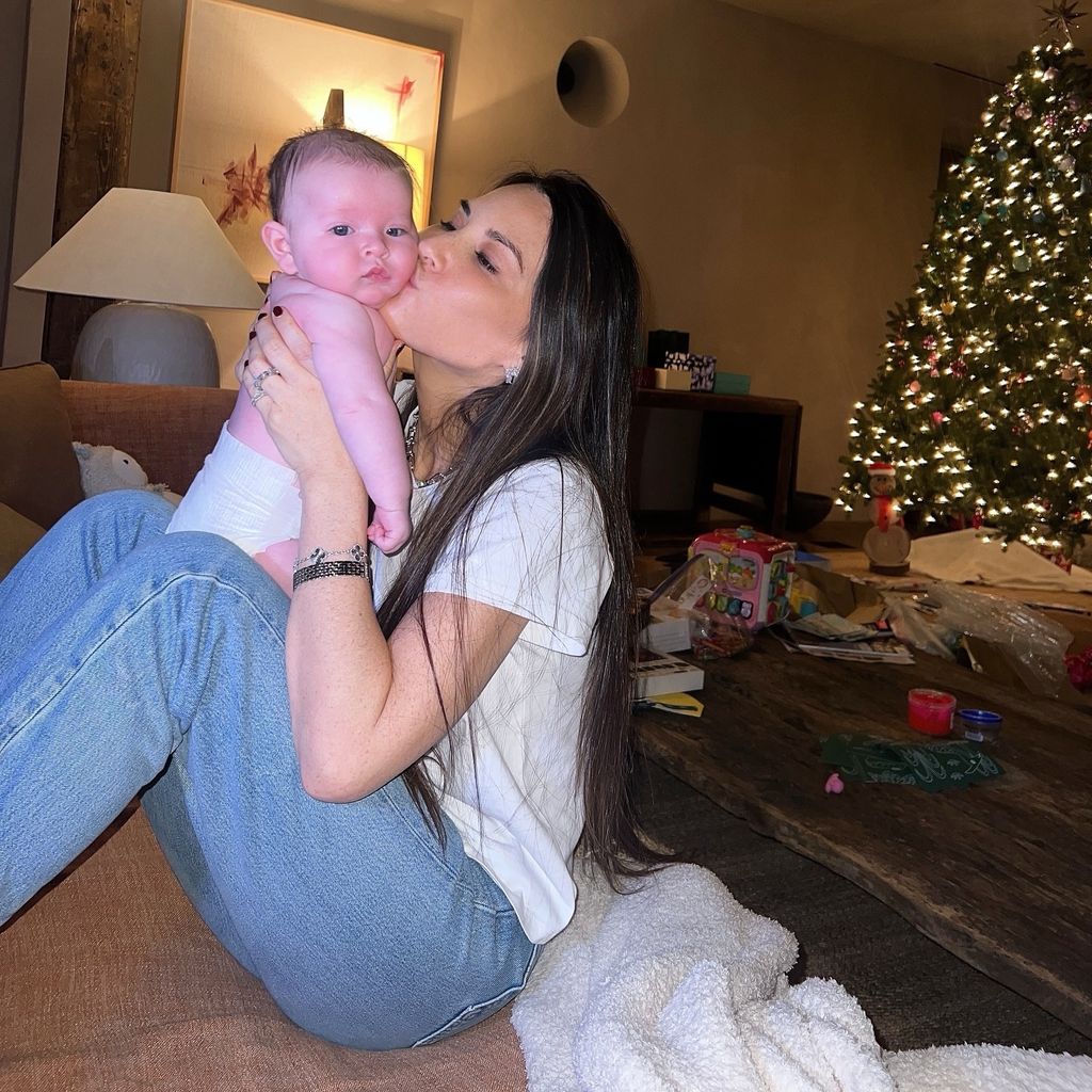 Olivia Munn mit ihrer Tochter Méi, Dezember 2024