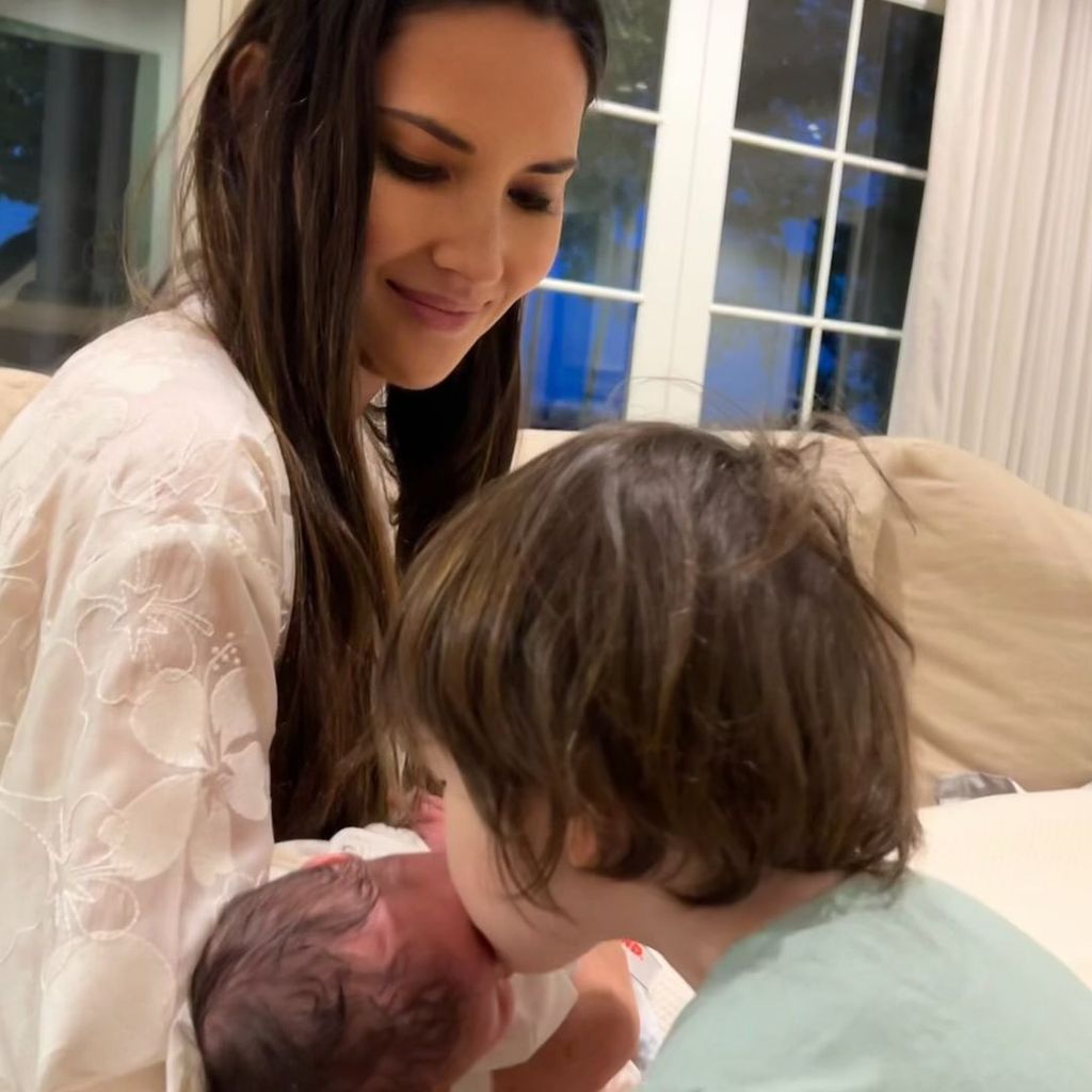 Olivia Munn mit ihren Kindern Malcolm Hiệp und Méi June.