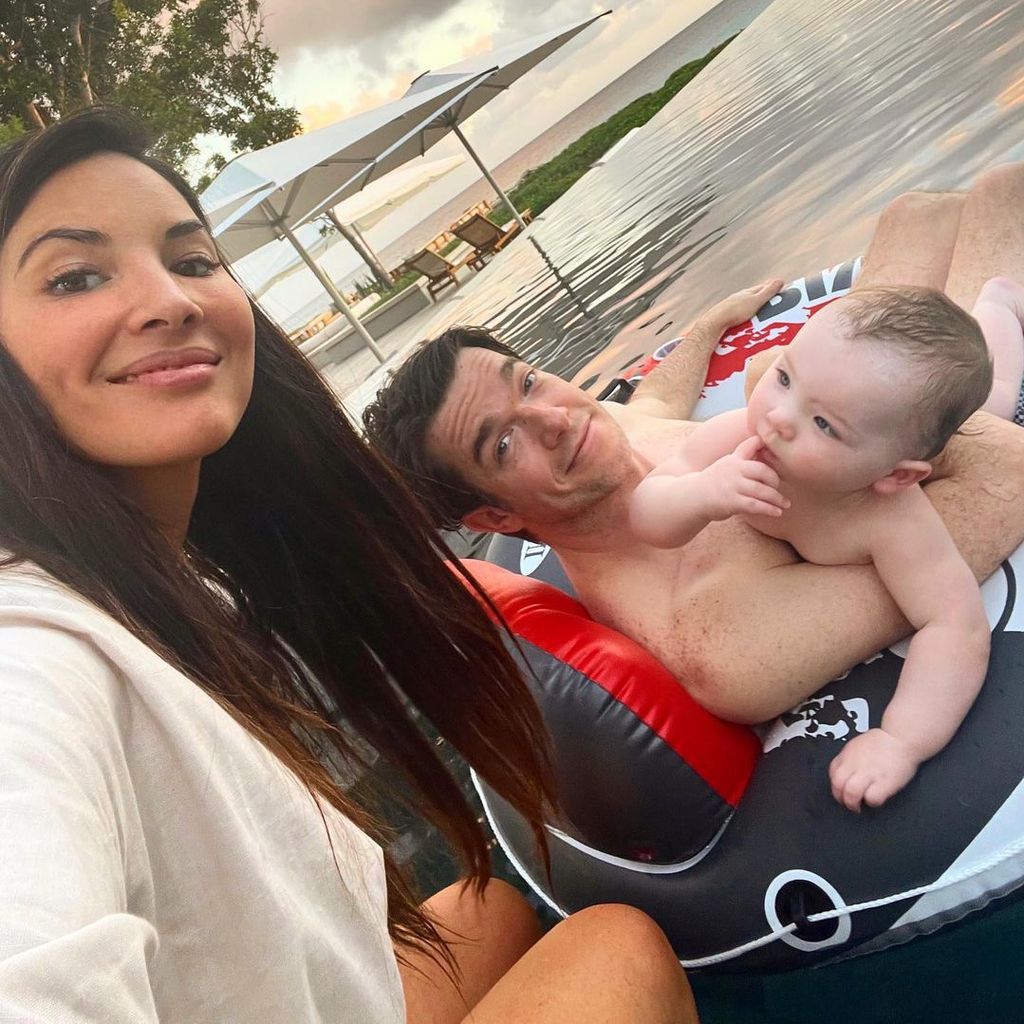 Olivia Munn und John Mulaney mit ihrem Sohn