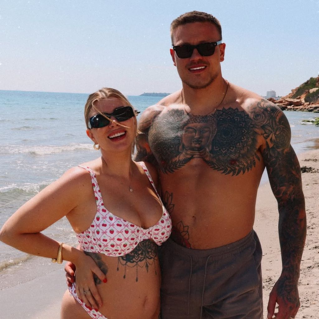 Olivia und Alex Bowen im Spanien-Urlaub im März 2025