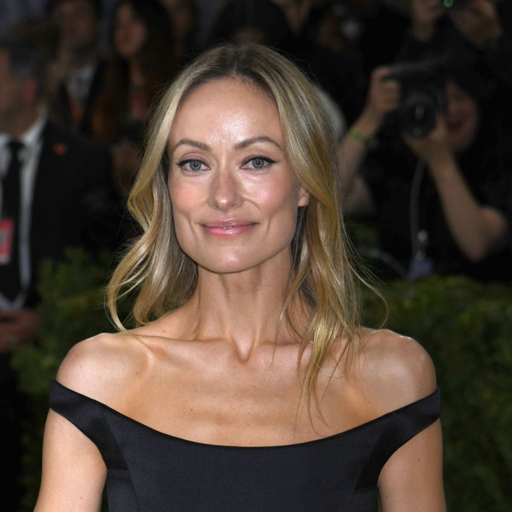 Bei der Met Gala 2026 in New York: Olivia Wilde im eleganten Off-Shoulder-Look