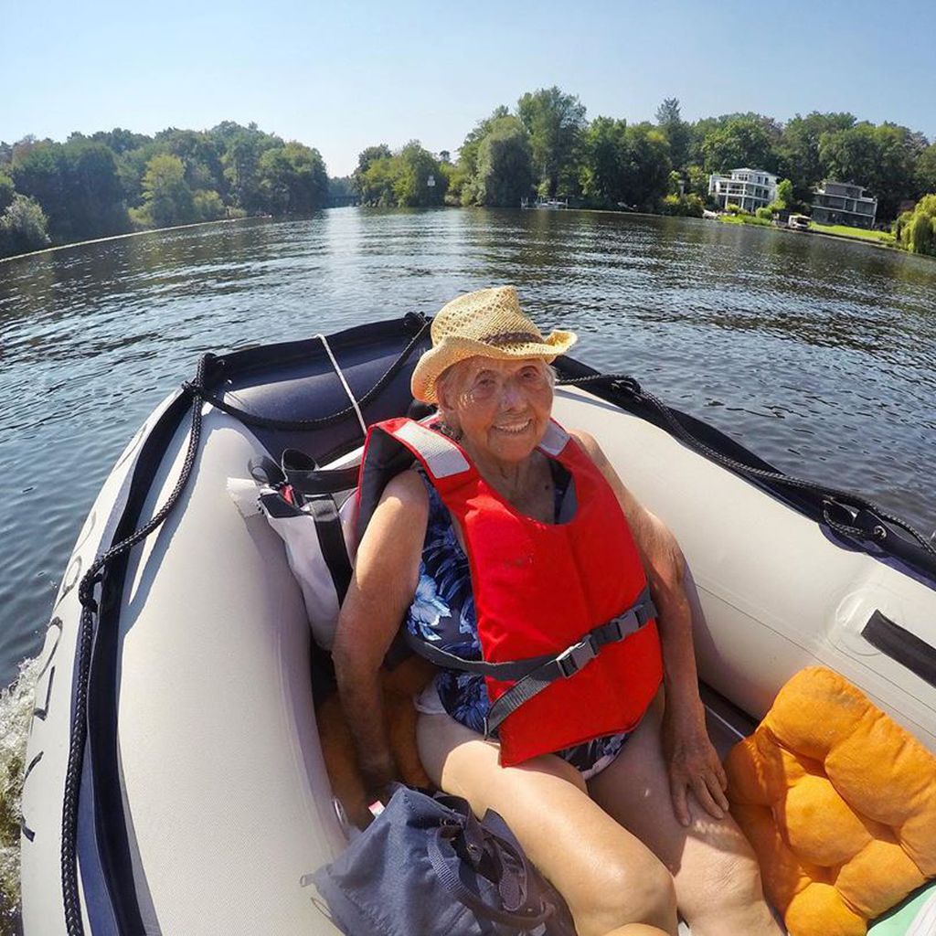 Oma Hedel auf dem Wannsee