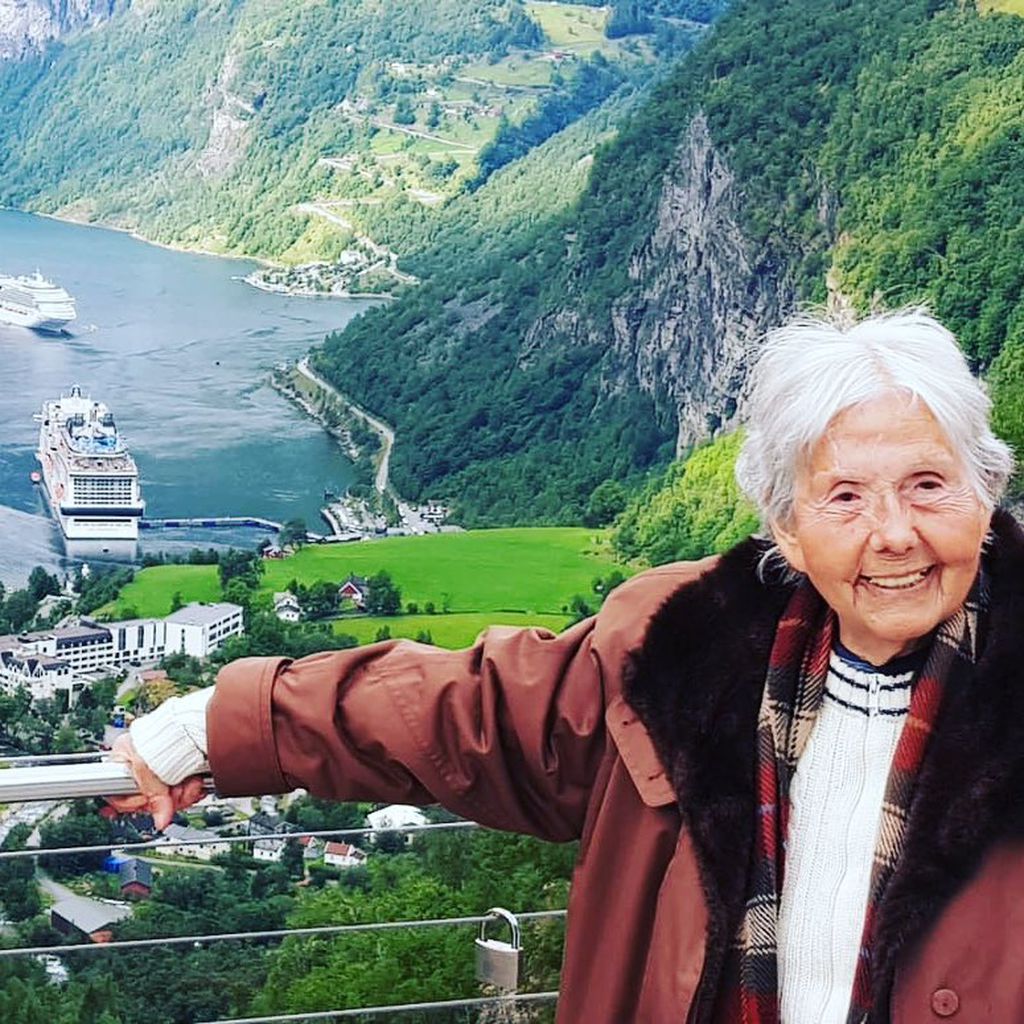 Oma Hedel am Geirangerfjord