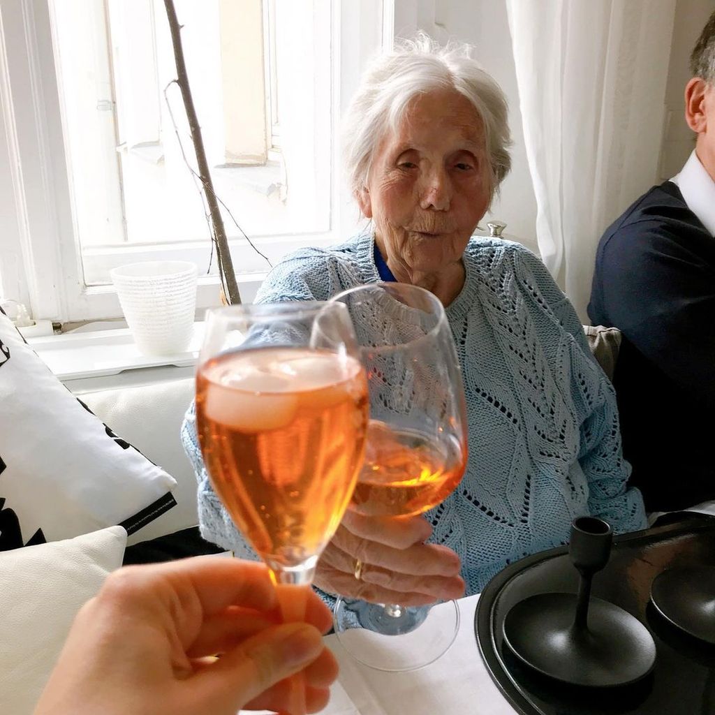 Oma Hedel, Influencerin