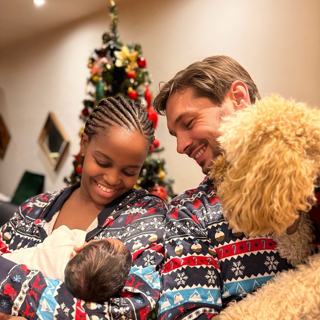 Oti Mabuse und ihr Mann Marius mit ihrem Baby, Dezember 2023