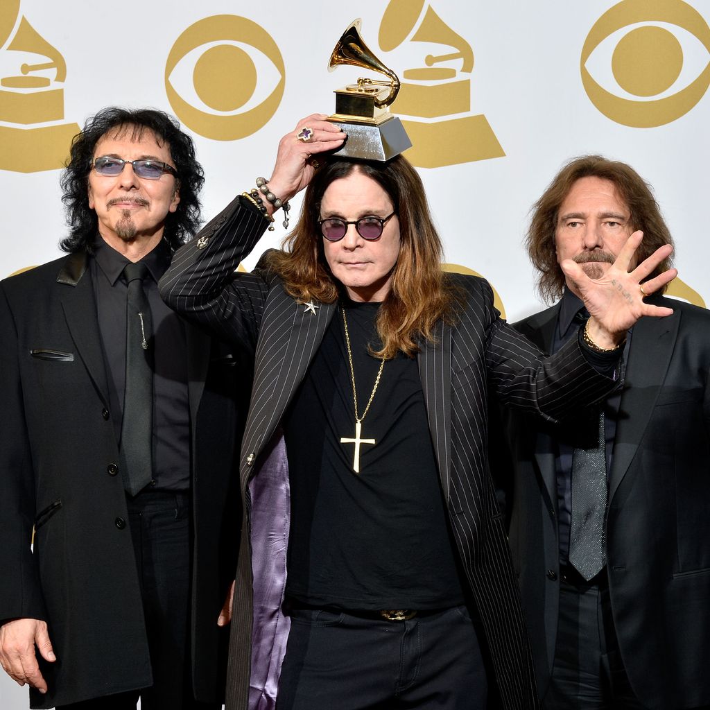 Ozzy Osbourne mit seinen Bandkollegen Tony Iommi (links) und Geezer Butler (rechts)