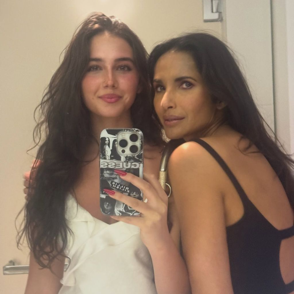 Padma Lakshmi und ihre Tochter an ihrem 16. Geburtstag
