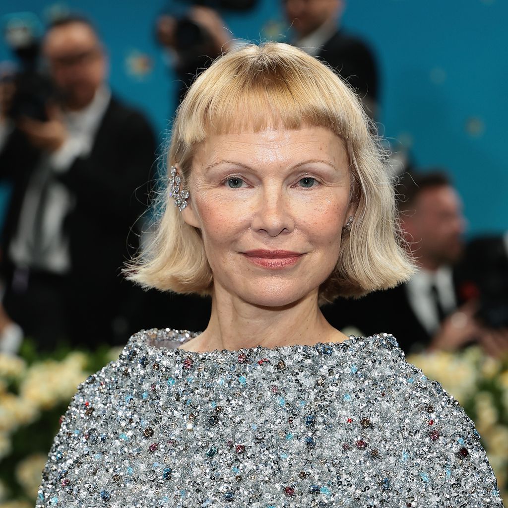 Pamela Anderson im Mai 2025 auf der Met Gala