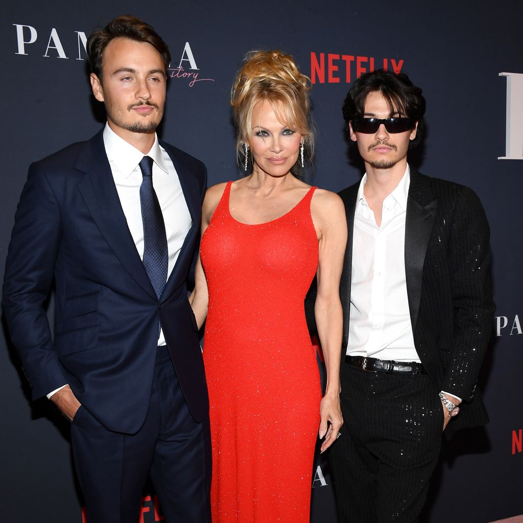 Pamela Anderson mit ihren Söhnen Brandon Thomas Lee und Dylan Jagger Lee