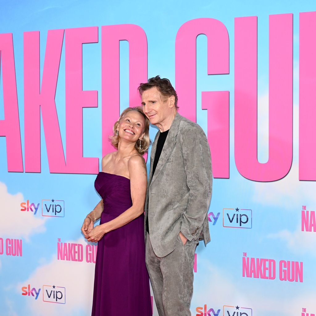 Pamela Anderson und Liam Neeson in London 2025