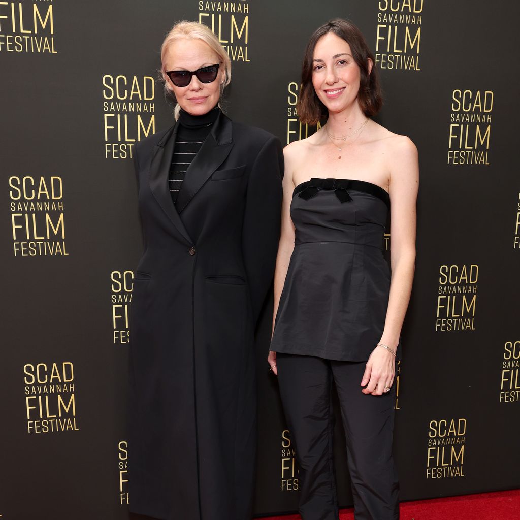 Pamela Anderson und Regisseurin Gia Coppola im November 2024