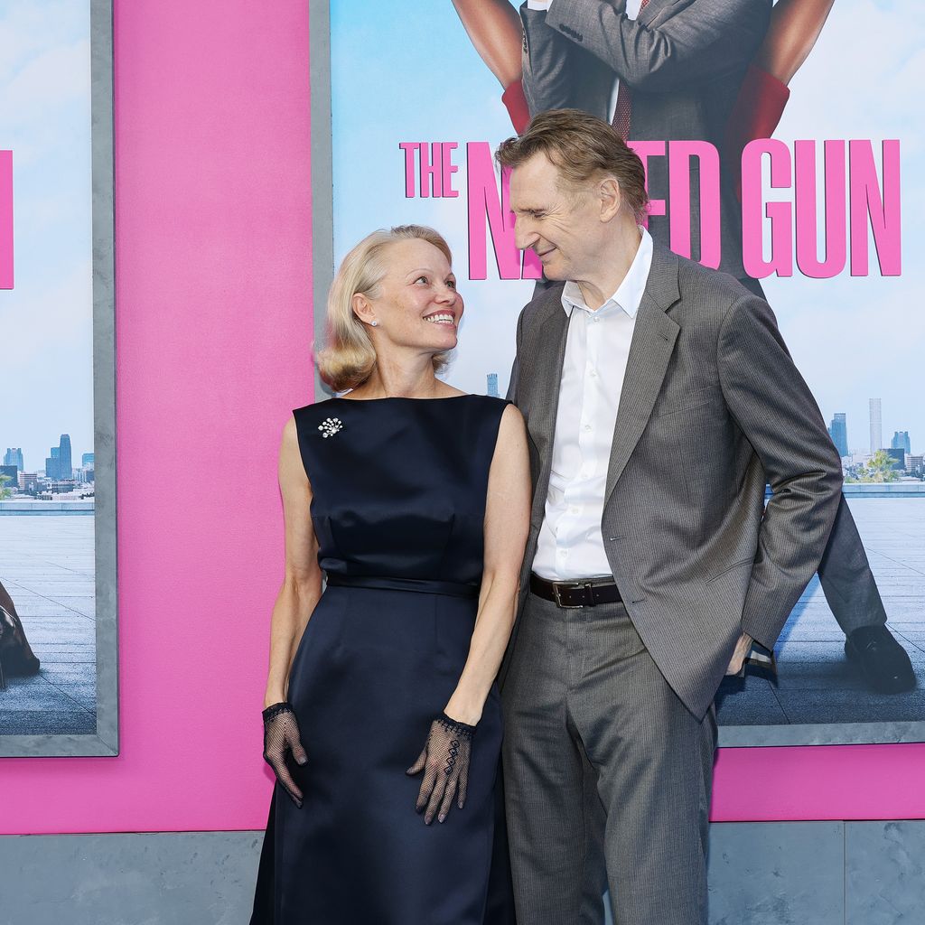 Pamela Anderson und Liam Neeson im Juli 2025