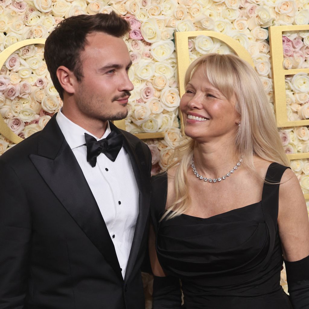 Pamela Anderson und Brandon Thomas Lee, Golden Globes 2025