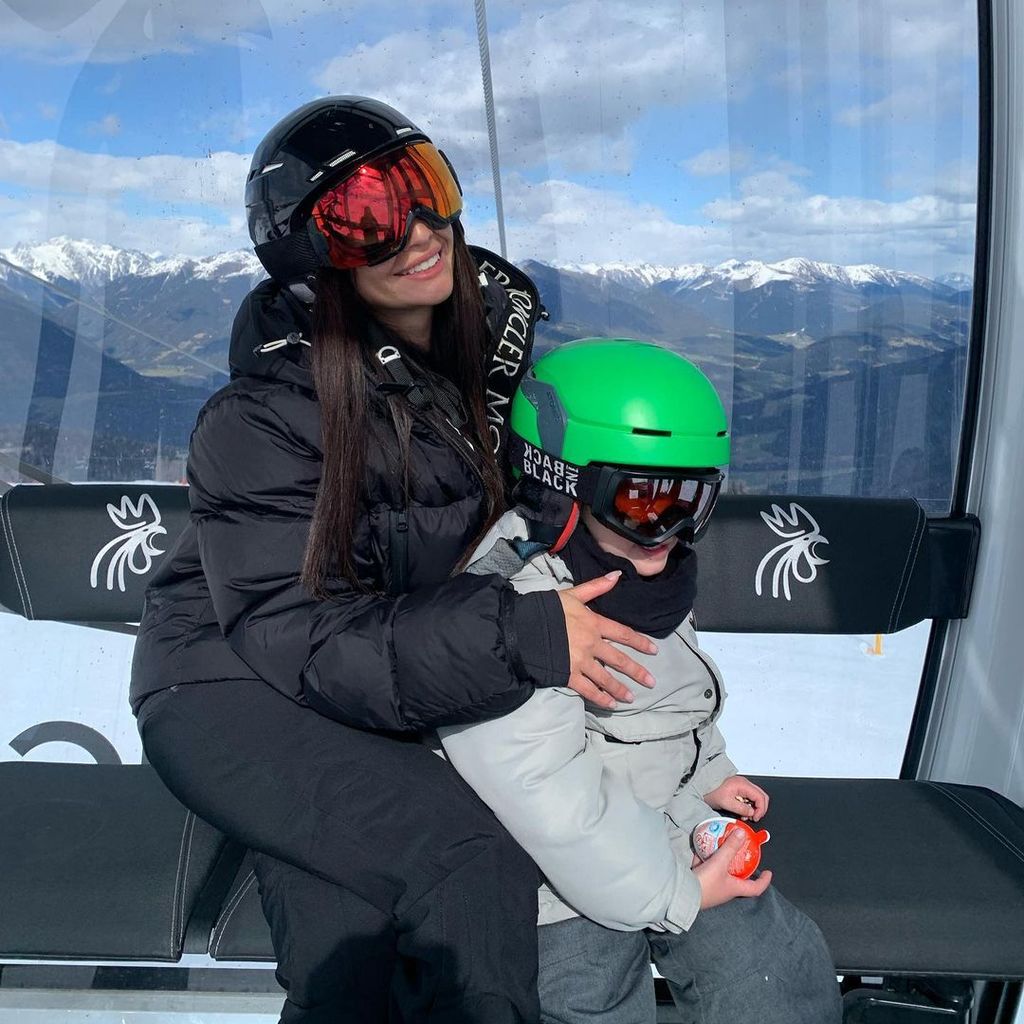 Paola Maria mit ihrem Sohn im Urlaub