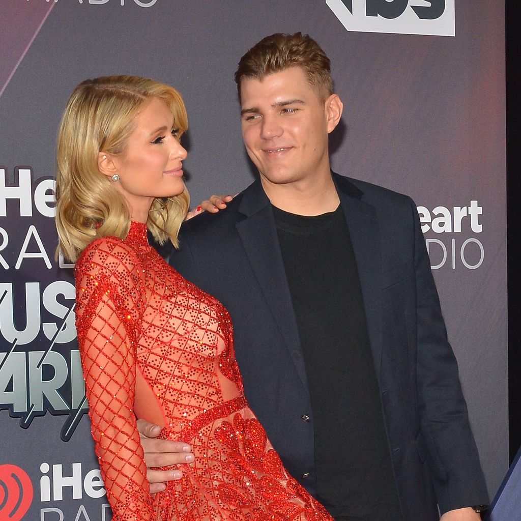 Paris Hilton mit ihrem Liebsten Chris Zylka bei den iHeartRadio Music Awards 2018