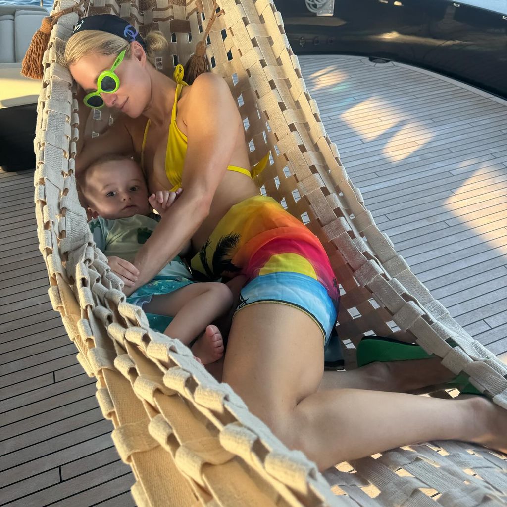 Paris Hilton mit ihrem Sohn Phoenix im Urlaub, 2024