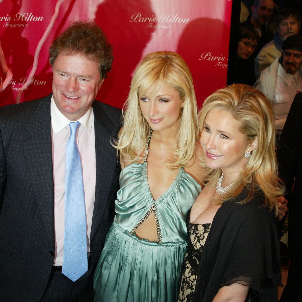 Paris Hilton mit ihren Eltern Rick und Kathy Hilton