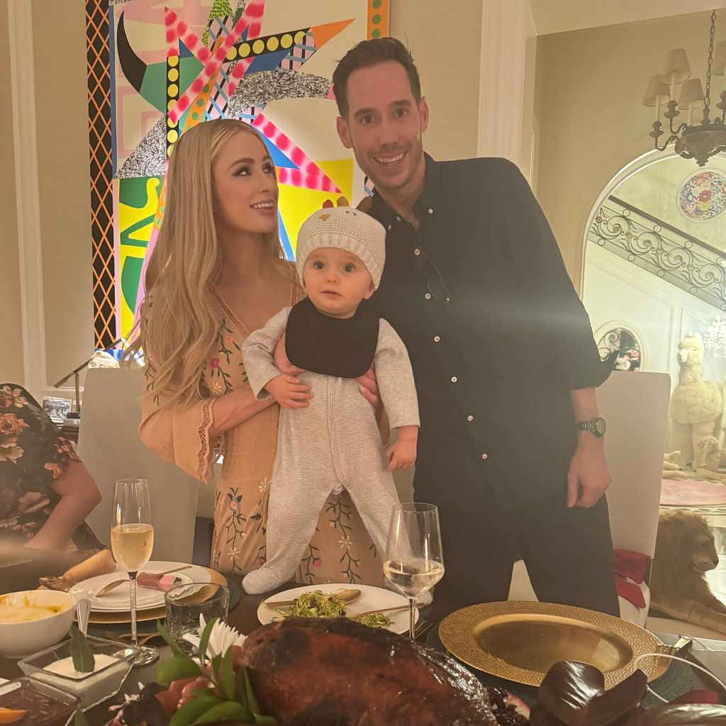 Paris Hilton mit ihrem Mann Carter Reum und ihrem Sohn Phoenix Barron