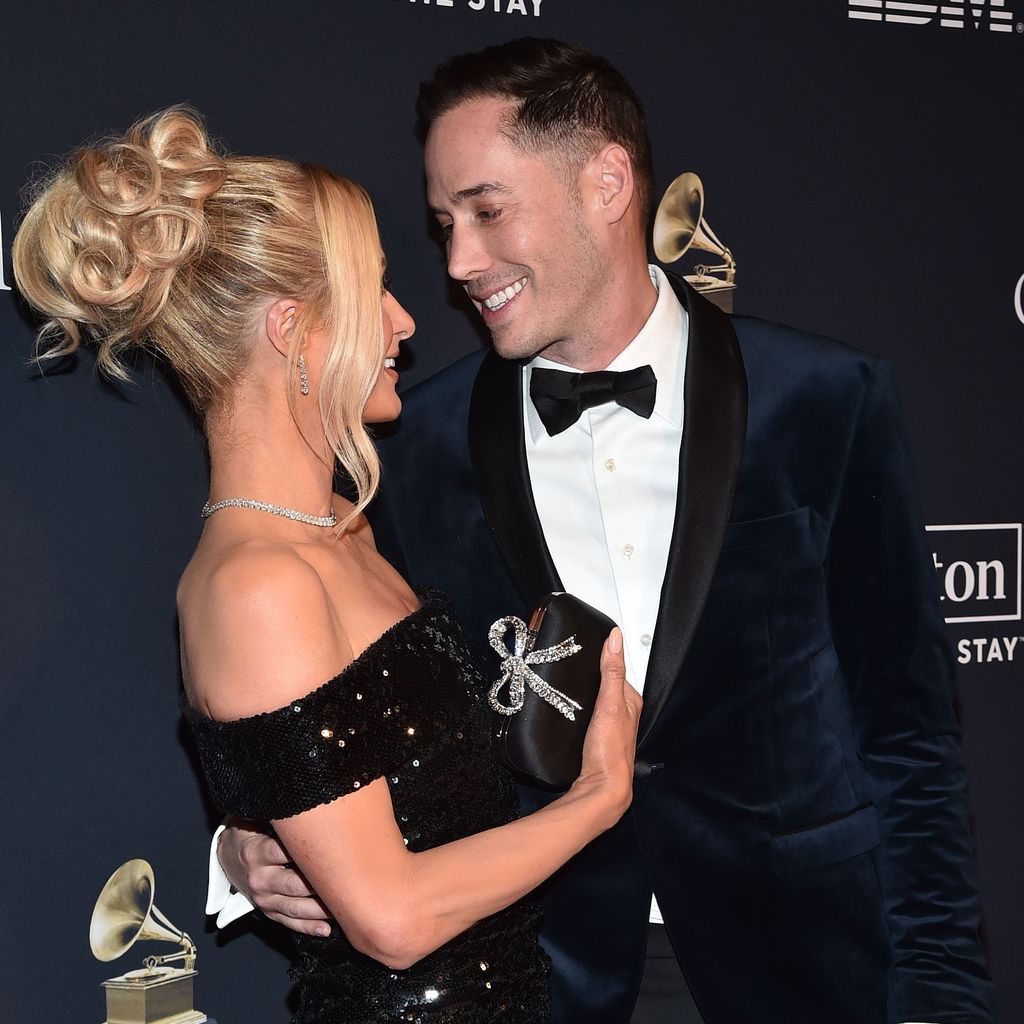 Paris Hilton und Carter Reum auf der Pre-Grammy Gala 2023