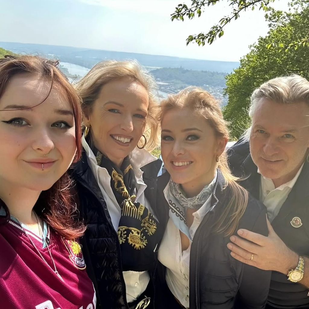 Patrice Aminati mit ihrer Familie