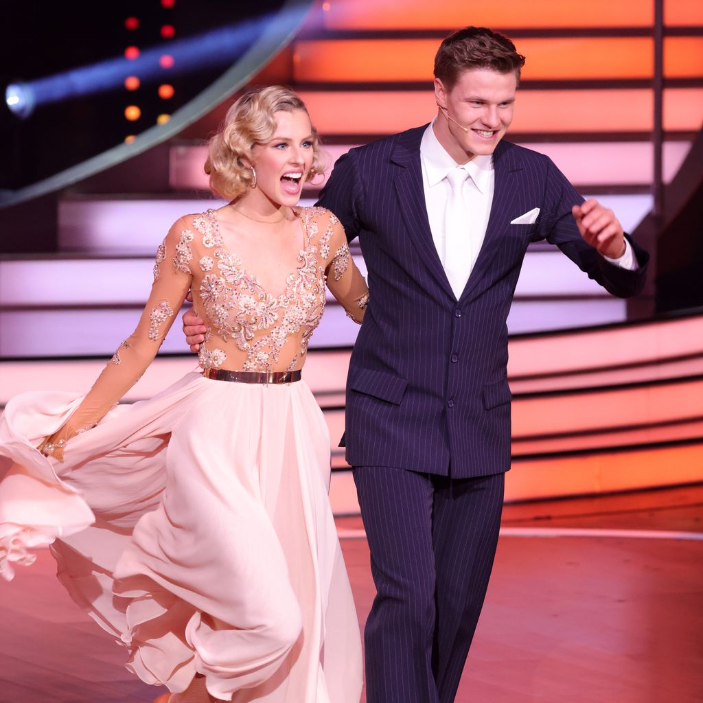 Patricija Belousova und Simon Zachenhuber bei "Let's Dance"