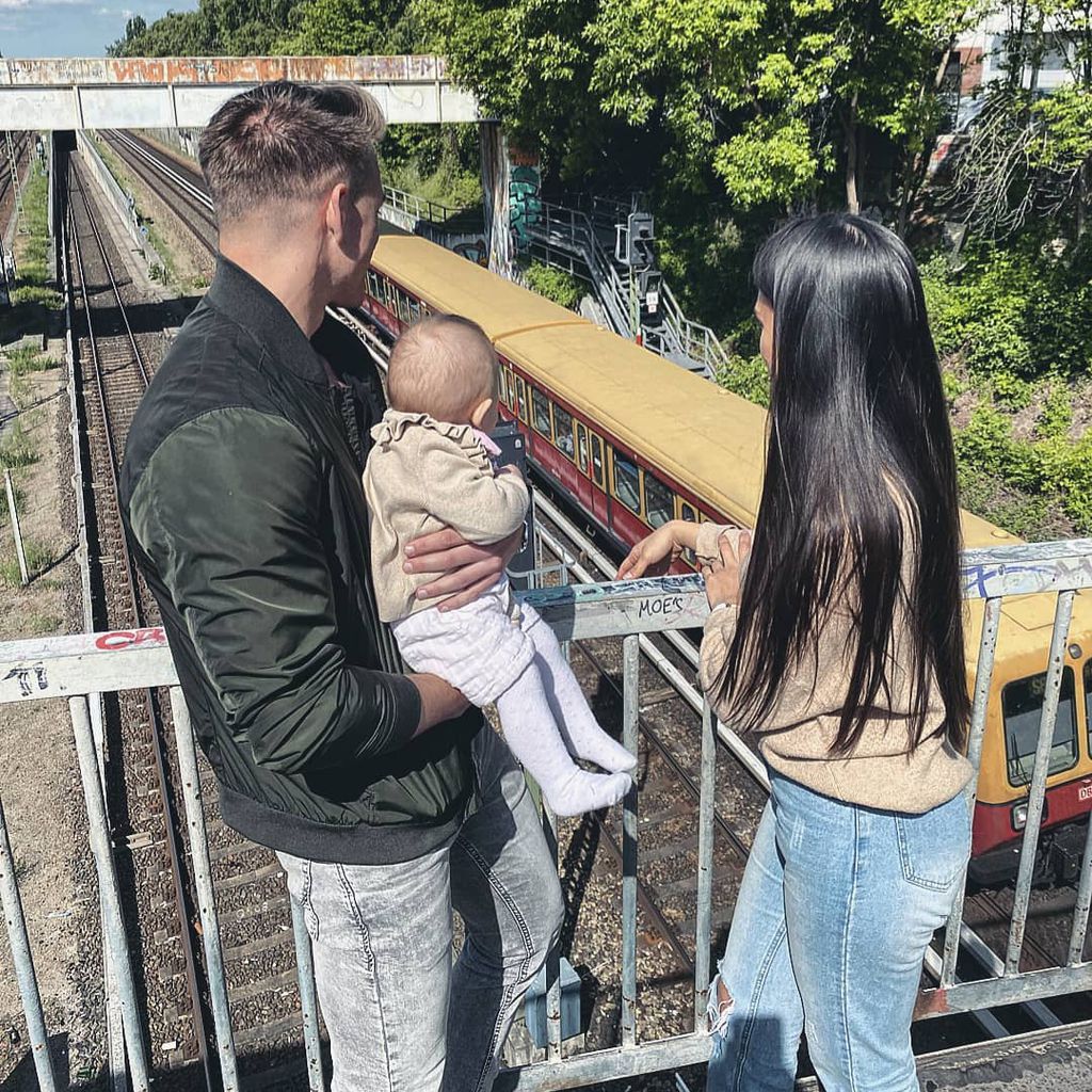 Patrick Fabian mit Freundin Lea und Tochter Lilly, Juli 2020