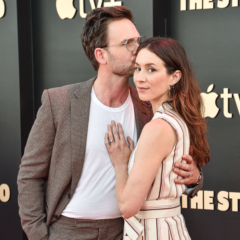 Patrick J. Adams und Troian Bellisario bei der Weltpremiere von "The Studio" in Los Angeles, März 2025