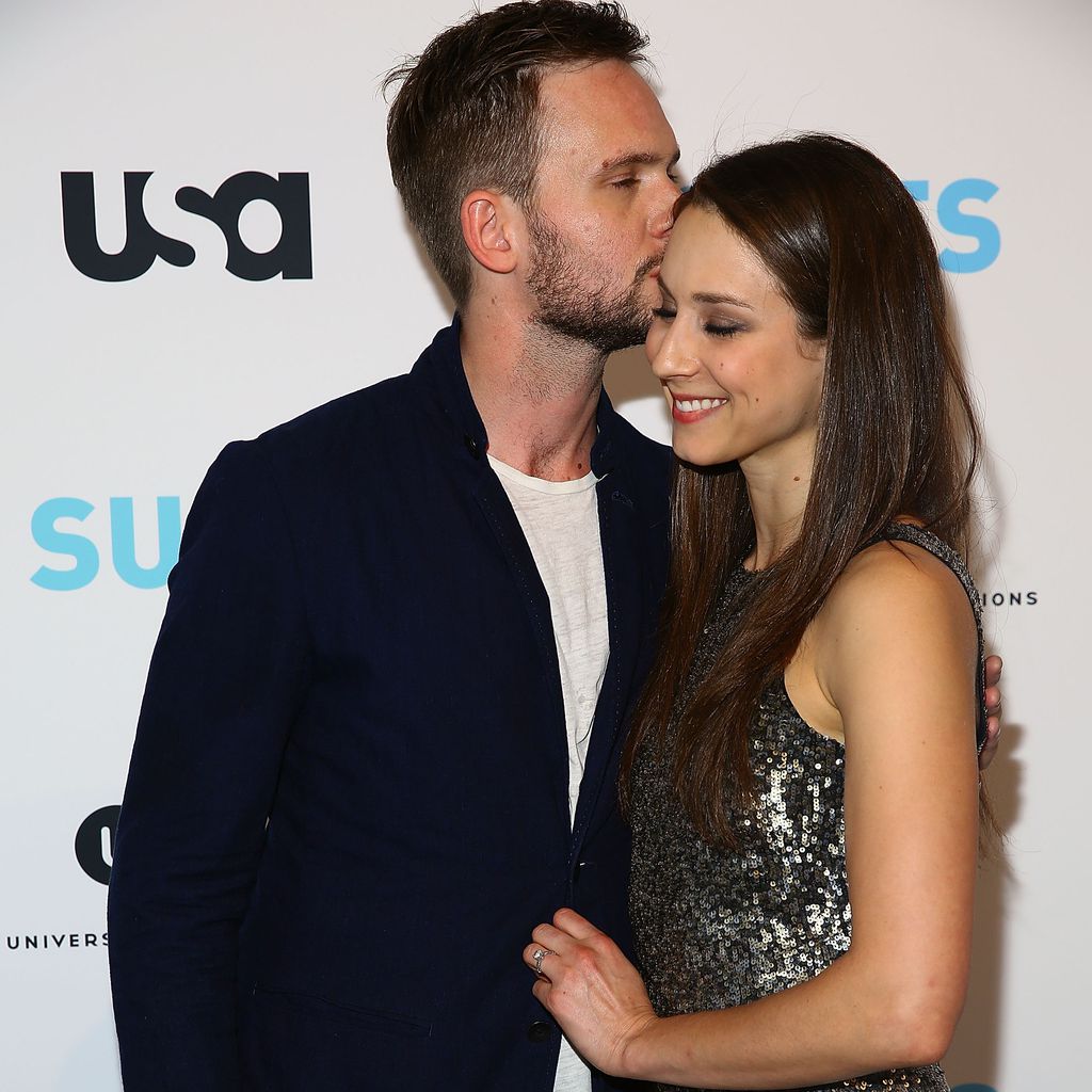 Patrick J. Adams und Troian Bellisario