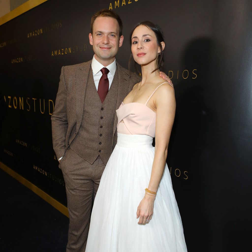 Patrick J. Adams und Troian Bellisario, 2020