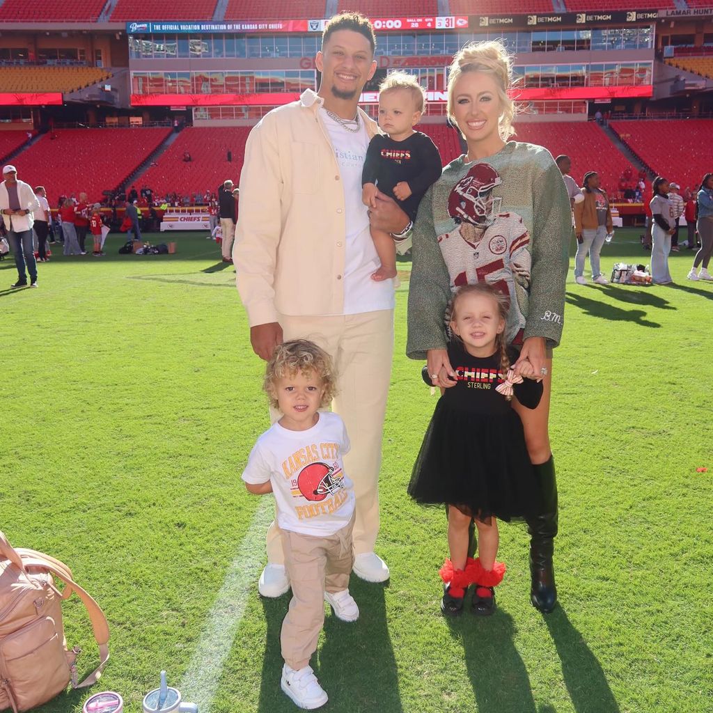 Patrick und Brittany Mahomes mit ihren Kindern, November 2025