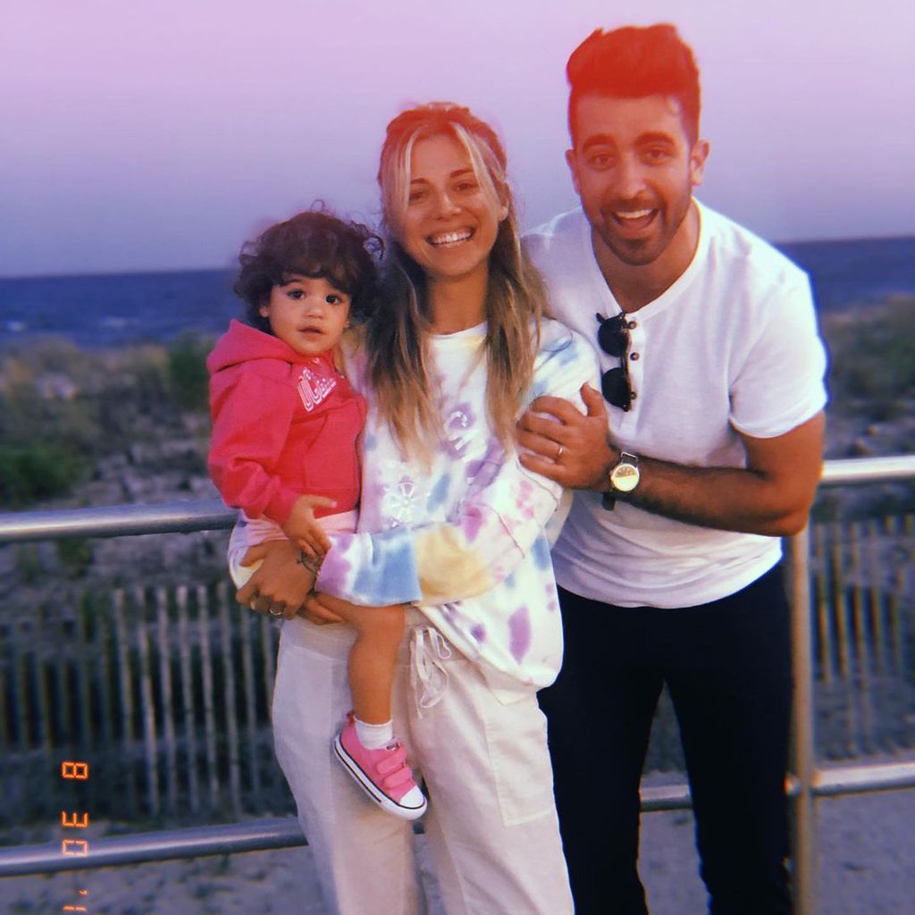 Christina Perri und Paul Costabile mit ihrer Tochter