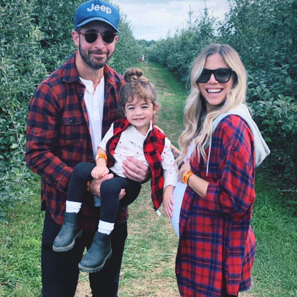 Paul Costabile und Christina Perri mit ihrer Tochter