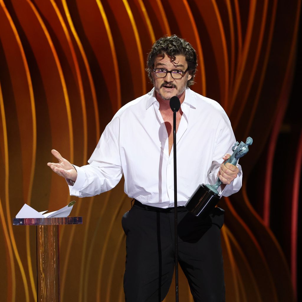 Pedro Pascal auf der Bühne der SAG Awards 2024